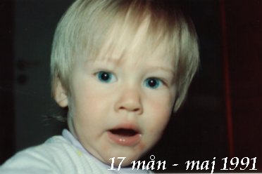 N�rbild, mamma vill visa vilken vacker bl� f�rg jag har p� �gonen :-)