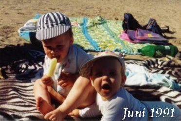 Jag 1� �r och morbror Rickard 9 m�n. Mamma och jag passade honom hela helgen och det var j�ttekul!
