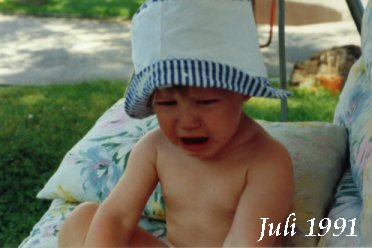 Jag �r arg p� mamma. Dumma mamma, jag vill leka med din kamera!