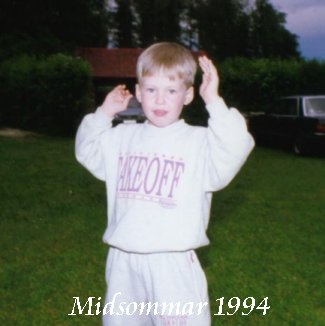 Jag visar upp karate, fast jag kan inte egentligen. Mina idoler �r dock Ninja Turtles...