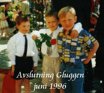 Jag slutar 6-�rsverksamheten Gluggen. Oskar och Martin �r med p� bilden. Jag fick en r�d ros av mamma och Martin och blev j�tteglad!