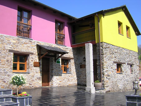 Apartamentos Rurales La Cabana'l Cachic�n. Est� formado por los apartamentos Carrasqu�n, Verdejo y Alvar�n.