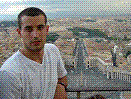 Yo viendo la plaza de San Pedro &nbsp;desde la C�pula de la Iglesia. Vista impresionante.