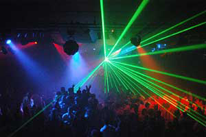 Absurd Laser Freaks bij een flitsend Dance Event