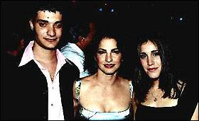 SOLE, NO SOLA. Con Jerem�as, su novio , y Gloria Estefan. 
