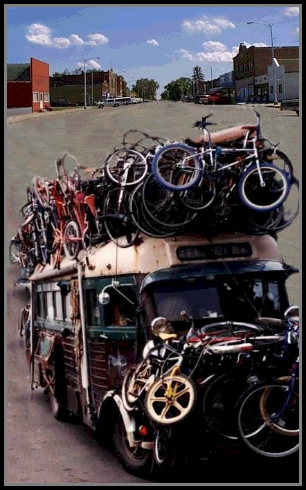 mainstreet_lakepreston_bikebus.JPG (257564 bytes)
