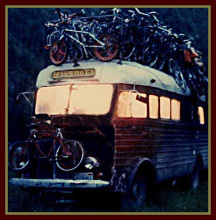 z_85_120_The_bus_glowed_in_the_evenings_c.JPG (23243 bytes)