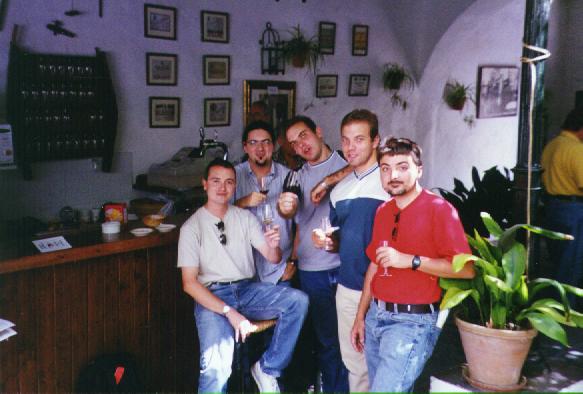 El Patio de las 7 esquinas. EL que prueba, repite. Y repite. Y repite...