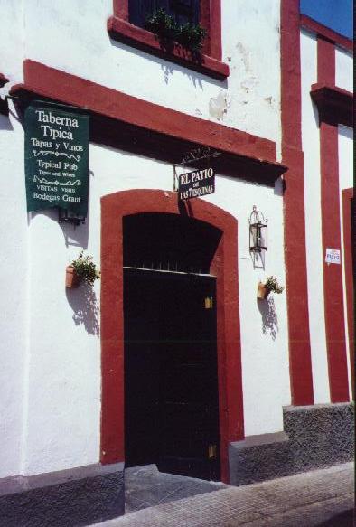 Entre, por favor. La Puerta del Patio de las 7 esquinas est� abierta