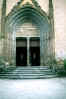L'entr&eacute;e de l'&eacute;glise