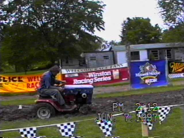 TOMMY WHITE MUDDIN' ON RED DOG