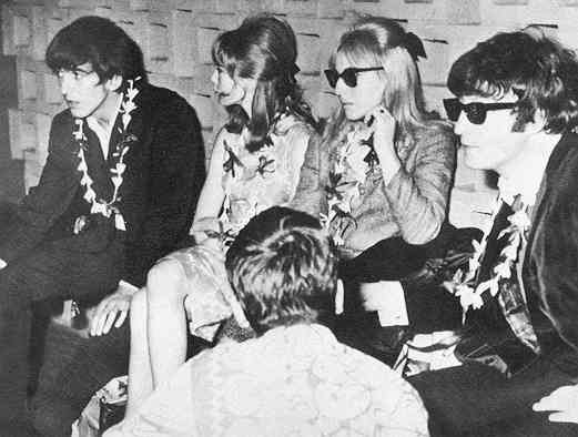 Meeting the press after arriving in Tahiti