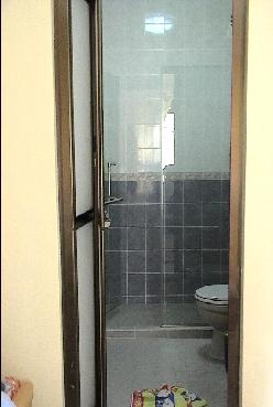 http://sg.geocities.com/lc_ys2003/3zp_cv_8-mbrtoilet.JPG