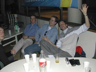 feest of geen feest, bij ons is het altijd feest...en nou die handjes de lucht in!!!