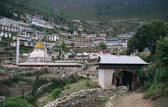 Approaching Namche Bazaar
