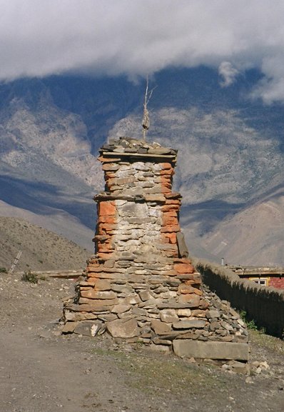 Chorten on the road to Kagbeni