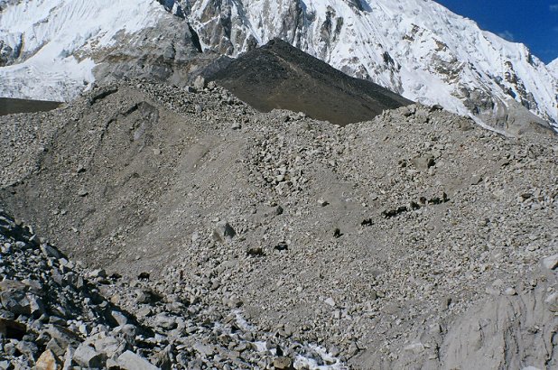 Kalar Pattar peeking over the moraine
