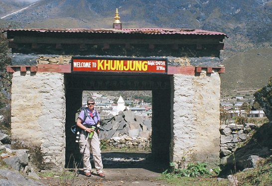 Lesley at Khumjung gateway