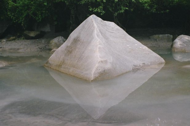A perfect pyramid in the river near Kalopani