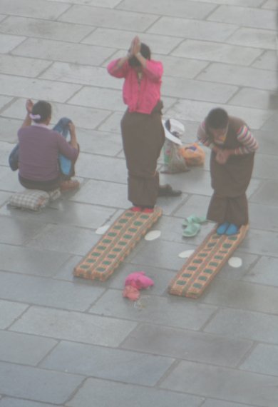 Women prostrating