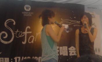 One Of The Lousy Pics I Took On YanZi's Promo On 17 Dec 2004, Heeren