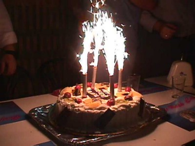 cake1.jpg (27655 bytes)