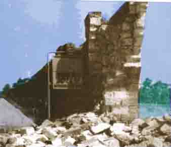 crollato1.jpg (12923 byte)