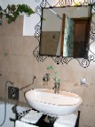 un particolare della stanza da bagno