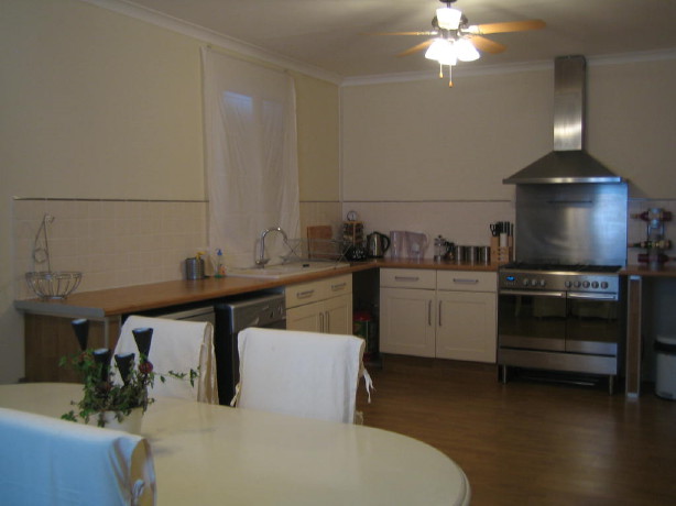 Spacious and well equipped kitchen diner