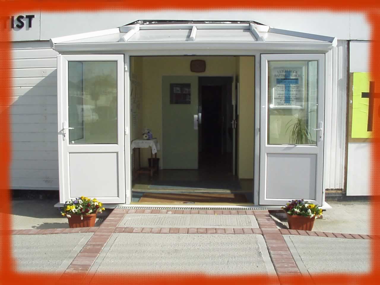 Entrance to Leigh Beck Baptist Church