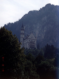 castle.jpg (69533 bytes)