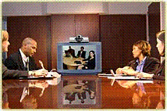 Cuadro de texto: ALTERNATIVAS
Una Alternativa que ofrece la video conferencia es la de instruir a personas discapacitadas en el hogar, el caso de la experiencia educativa, de donde se nutre la presente comunicaci�n, queda condicionado por la enfermedad oncol�-gica infantil como punto de partida del problema. Necesidad educativa especial y espec�fica que con las medidas adecuadas el alumno puede continuar su escolarizaci�n, minimizando el efecto dificultad al que se ve obligado a hacer frente al proceso educativo y escolar, normalizando su situaci�n, al poder responder a los objetivos previstos. http://www.juntadeandalucia.es/averroes/jornadas_internacionales/docs/upload/1112/1112C.pdf
Ekiga (antes conocido como Gnomemeeting), permiten intercambiar llamadas libremente entre cualquier usuario que use un cliente con este protocolo y est�n disponibles con todas sus funcionalidades para Linux, Windows y. Eki-ga es software libre y tiene soporte para videoconferencia, aparte de que el protocolo que usa tiene una funci�n para llamar a tel�fonos convencionales de todo el mundo.
http://www.jmarior.net/chat-voip-y-videoconferencia.htmla?storyid=261
Neetmeting da ha conocer todo lo relacionado con la tecnolog�a y las aplicaciones de la Voz sobre IP  ademas de la Informaci�n sobre esta tecnologia, tanto para usuarios como para desarrolladores incluyendo las posibilidades para realizar llamadas. En cuanto a la Configuraci�n y uso de NetMeeting. Documentaci�n, tutoriales y libros sobre VoIP, Telefon�a IP y los protocolos utilizados. Enlaces, noticias y las �ltimas tendencias del sector a nivel internacional. NetMee-ting te permite, utilizando un PC con conexi�n a Internet, hablar e incluso ver a tus amigos o compa�eros de trabajo  sin gastar una fortuna. Tambi�n puedes chatear, compartir muchas de tus aplicaciones en Windows, intercambiar informaci�n gr�fica en una pizarra electr�nica, transferir archivos y controlar remotamente otro PC. http://www.recursosvoip.com/
Son utilizados para llamadas a traves de Internet con un telefono, adaptador, PDA, a traves de cualquier conexi�n de banda ancha, y se puede conversar con personas que tengan conexi�n en Internet de una manera, efectiva y con al-ta calidad, esto se puede realizar con usuarios registrados, bien sean con tel�fonos IP, fijos o m�vil, esto se puede realizar con 15 personas en  forma simultanea y de manera gratuita. http://www.adamvozip.es/index.php?option=com_content&task=blogcategory&id=48&Itemid=137
Imunitive es un servicio de mensajer�a instant�nea basado en web que permite la conexi�n a redes como MSN messengers y windows live Messenger, Yahoo! Messenger y AOL AIM. Adem�s soporta SSL para potenciar la privaci-dad de tus comunicaciones. Soporta transferencia de ficheros, montar conferencias entre varios usuarios con cualquiera de las plataformas soportadas. Ademas permite instalar camaras webcam para la transmisi�n de im�genes en tiempos reales.http://messenger.es/imunitive-otra-nueva-alternativa-de-messenger-para-web_1539
Imo.im Video Conferencia es una  aplicaci�n que se ha transformado en una de las m�s utilizadas alternativas para chatear con los cl�sicos msn, gtalk, aim y yahoo sin necesidad de instalar ning�n programa local va aumentando sus funcionalidades para diferenciarse de la enorme competencia que tiene como categor�a de messenger Online, este tipo de aplicaciones son parte importante en las actividades diarias de las personas.
http://wwwhatsnew.com/2007/11/16/imoim-video-conferencia-gratis/
La mensajer�a instant�nea  requiere el uso de un cliente inform�tico que realiza el servicio de mensajer�a instant�nea y que se diferencia del correo electr�nico en que las conversaciones se realizan en tiempo real. La mayor�a de los servicios indican cuando el cliente de una persona en la lista de contactos se conecta o en que estado se encuentra, si est� disponible para tener una conversaci�n. Esto daba a las conversaciones mas la sensaci�n de una conversaci�n telef�nica que un intercambio de texto. En los programas actuales, habitualmente, se env�a cada frase de texto al terminarse de escribir. Adem�s, en algunos, tambi�n se permite dejar mensajes aunque la otra parte no est� conectada al estilo de un contestador autom�tico. Otra funci�n que tienen muchos servicios es el env�o de ficheros.http://es.wikipedia.org/wiki/Mensajer%C3%ADa_instant%C3%A1nea
	Todas las salas de chats, dan una series de instrucciones con el fin de que los usuarios puedan estar tranquilo al momento de inicias conversaciones con diferentes usuarios, por lo que deben estar muy pendientes de no suministrar a trav�s de este medio datos personales, bajar archivos, suministrar numeros telefonicos entre otras cosas, para evitar posibles fraudes o problemas personales.http
://habla02.chat-ve.terra.com.ve/ve/trucos.htm 

Es un servicio que permite a los usuarios enviar y recibir mensajes r�pidamente mediante sistemas de comunicaci�n electr�nicos. Se usa este nombre para denominar al sistema que provee este servicio en Internet, mediante el pro-tocolo SMTP, aunque por extensi�n tambi�n puede verse aplicado a sistemas an�logos que usen otras tecnolog�as. Por medio de mensajes de correo electr�nico se puede enviar, no solamente texto, sino todo tipo de documentos. Su eficiencia, conveniencia y bajo costo est�n logrando que el correo electr�nico desplace al correo ordinario para muchos usos habituales.http://es.wikipedia.org/wiki/Correo_electr%C3%B3nico

	A diferencia de la video conferencia el correo electronico no es mas que la transmisi�n escrita de la informaci�n y que puede contener archivos que se pueden descargar con facilidad a los equipos dependiendo de la configuraci�n, banda ancha, entre otras cosas y las empresas lo utilizan con la finalidad de eliminar el volumen de correspondencia entre departamentos u oficinas. http://correo.cantv.net/correo_ademas.asp

