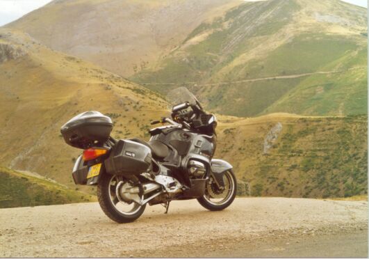Just a photo on top of a
unknown pass in northern Spain (between Ortigosa and Brieva de Camaros,
1412m).