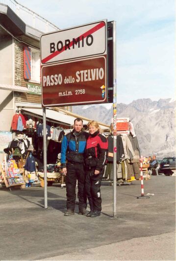 Jackie and Leon at the pass sign