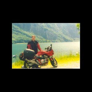 Mark and his bike at the 
Kl&ouml;ntaler See.
