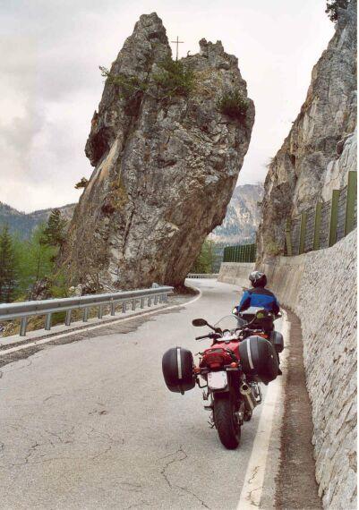 Nice overhanging rock going up the Penser
Joch (Passo di Pennes).