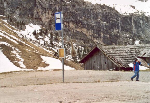 Spot the helicopter on top of the Gr&ouml;dnerJoch
(Passo di Gardena).