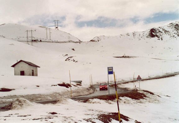 Our lunchstop after the Jaufenpass (Passo di
Monte Giovo. It was cold and snowing, I didn't wait for the car to pass.