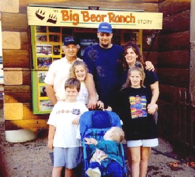 Family02.jpg (45805 bytes)