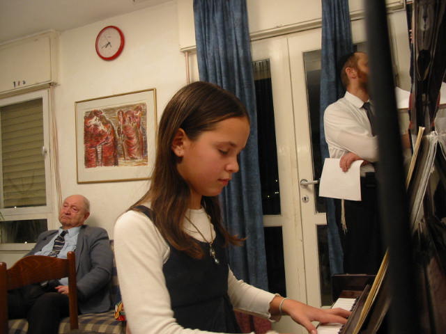 Dina_0173.JPG (53535 bytes)