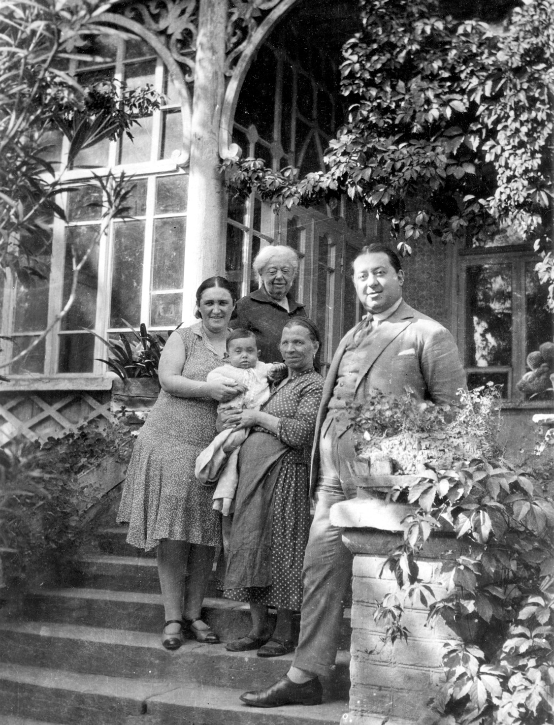 onstairs.jpeg (519617 bytes)