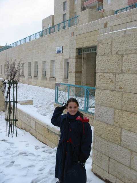 dina_snow_0251.jpg (36589 bytes)