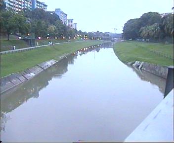 This is Sungei Ulu Pandan canal! Opposite Ulu Pandan Road & an Military Police Camp. This canal is good for joggers + fishers!