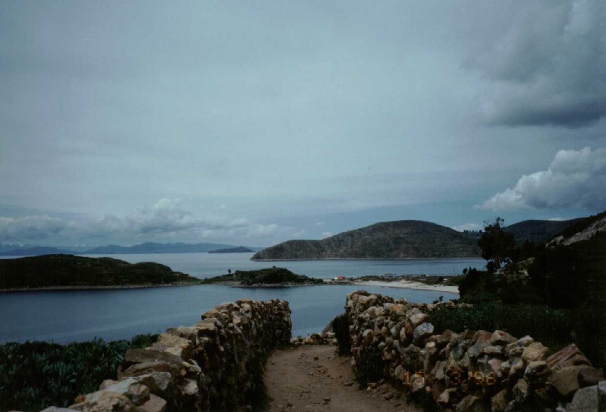 03Titicaca.jpg (61691 bytes)