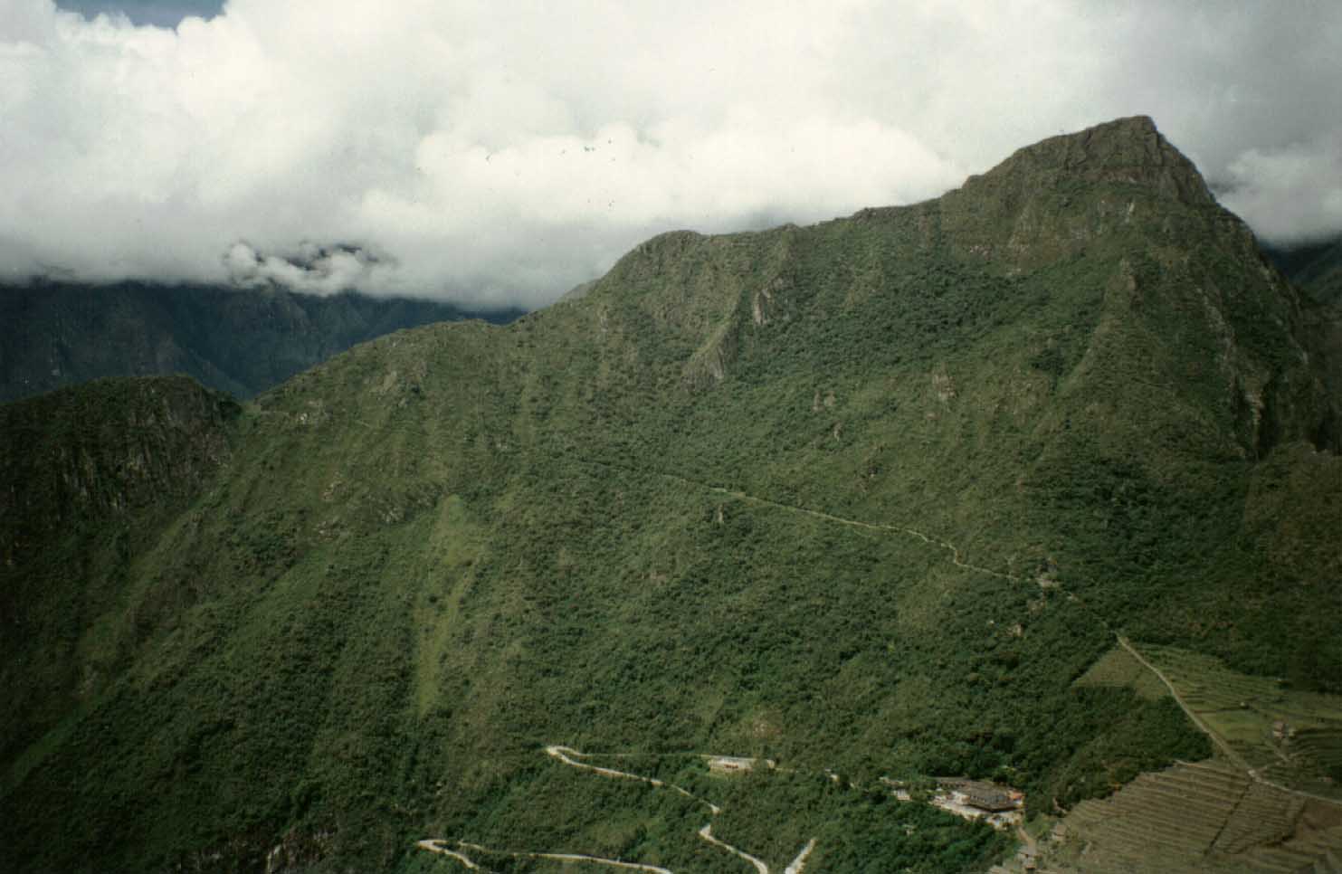28Intipunku-Hotel.jpg (101047 bytes)