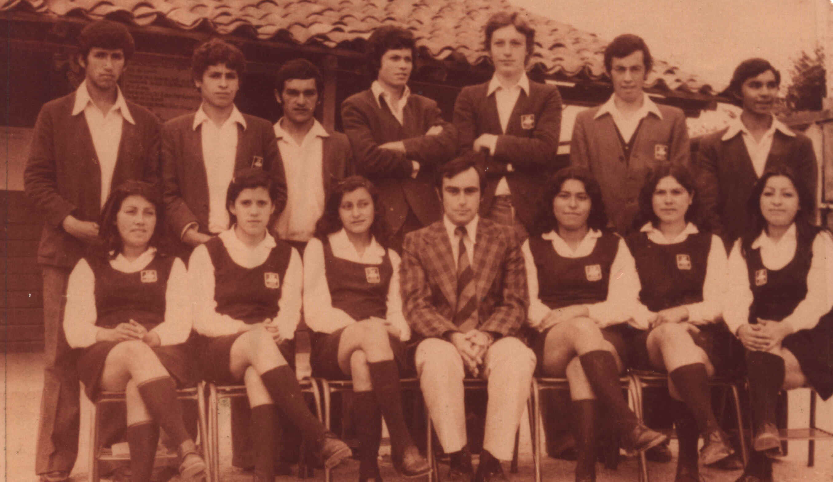 Profesor Gast�n Vera y su curso �La promoci�n de que a�o ser�?