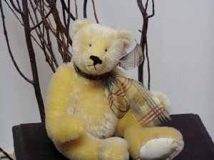 Sunny is 13" bent leg bear made of dense, straight mohair.He has ultrasuede paw pads, tiny glass eyes and is heavily stuffed with glass pellets. Adoption fee : $125 USDollars