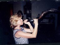 shofar.jpg (7423 bytes)