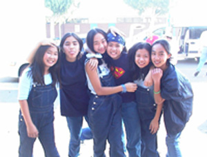 LInh, Thao, and her friends at the BLOCK