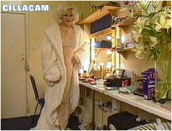 Victoria Palace Theatre, London 19/12/04